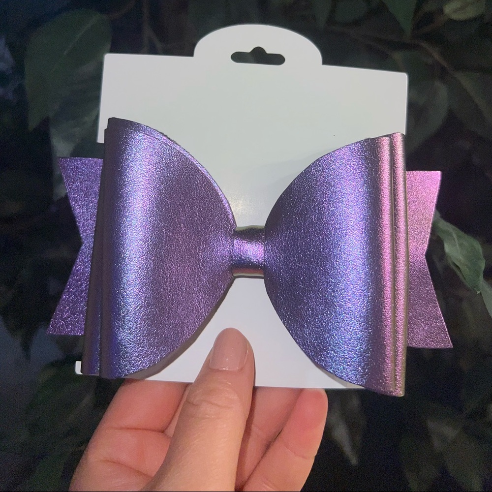 3 kittysbowtique bows . @ 4 1/2” inches long on 3” alligator clip